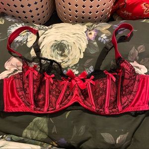 Cacique | NWOT 40C Sexy Pink Lace Bra with Boning and Bows
